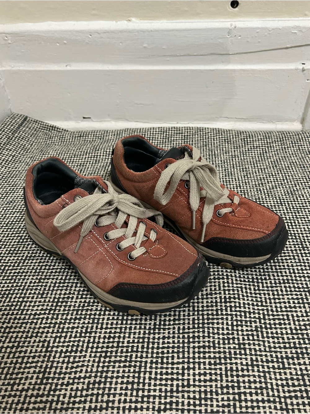 Casual Clarks Wave Walk Rust Suede Lace-Up Sneakers